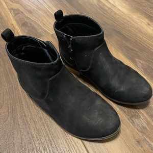 Cat & Jack black booties